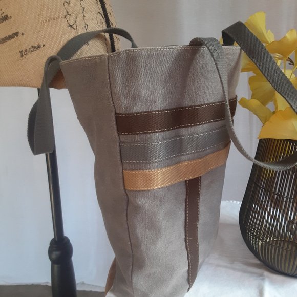 Eco-Made Vegan Canvas & Denim Zippered Medium Tote - Picture 3 of 10